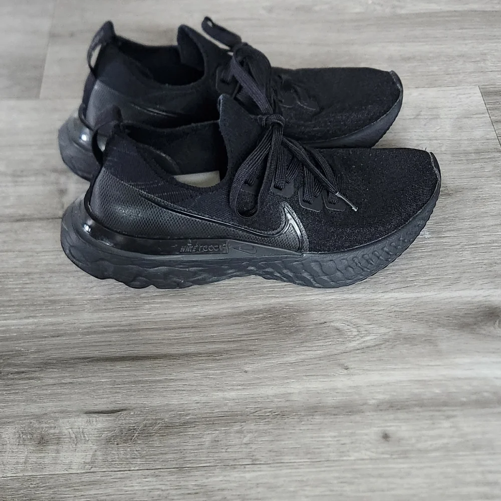 Nike Women's Black Running Trainer with Knit Upper